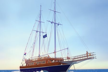 Pirates Sailing boat with Orange Bay Island 80$